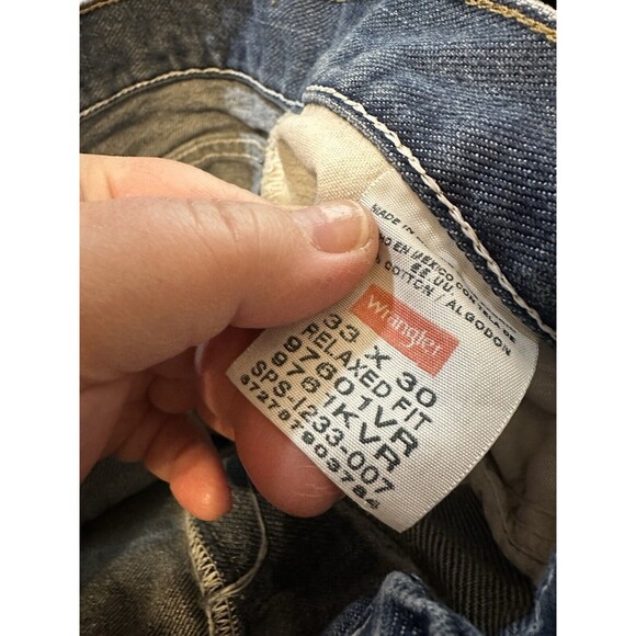 Wrangler Jeans Men's 33X30 Relaxed Fit Straight Leg Medium Wash Denim Pants - Picture 3 of 10